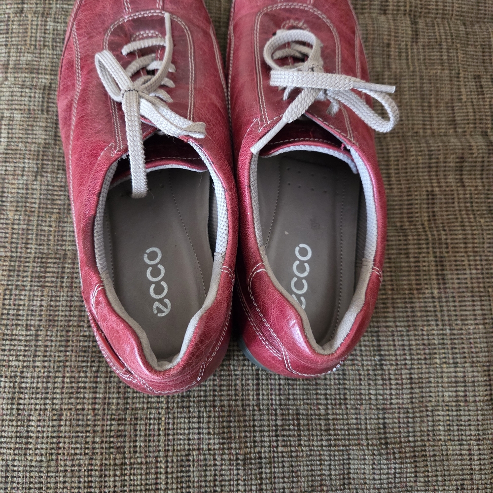 Ecco Women's Red Leather Flats - Picture 5 of 6